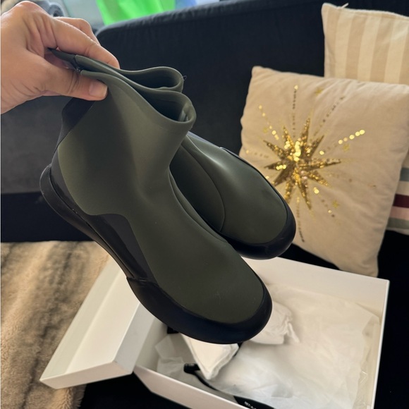 The Row Scuba Boots Khaki - Picture 2 of 9